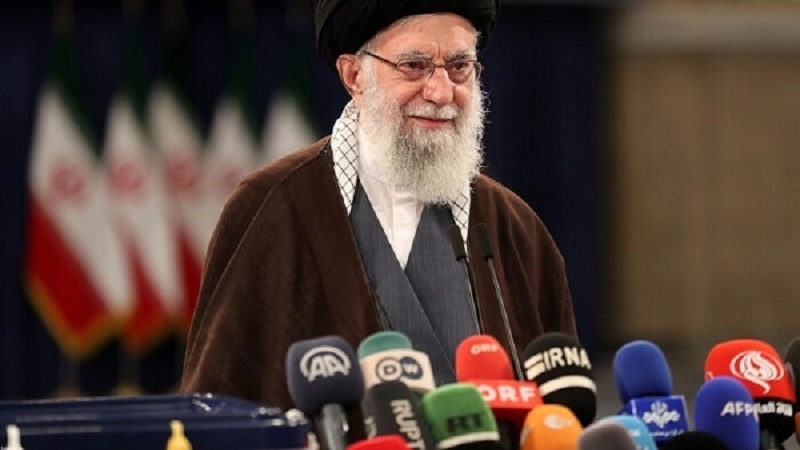 イラン最高指導者「人々の関心は前回より高まっている」