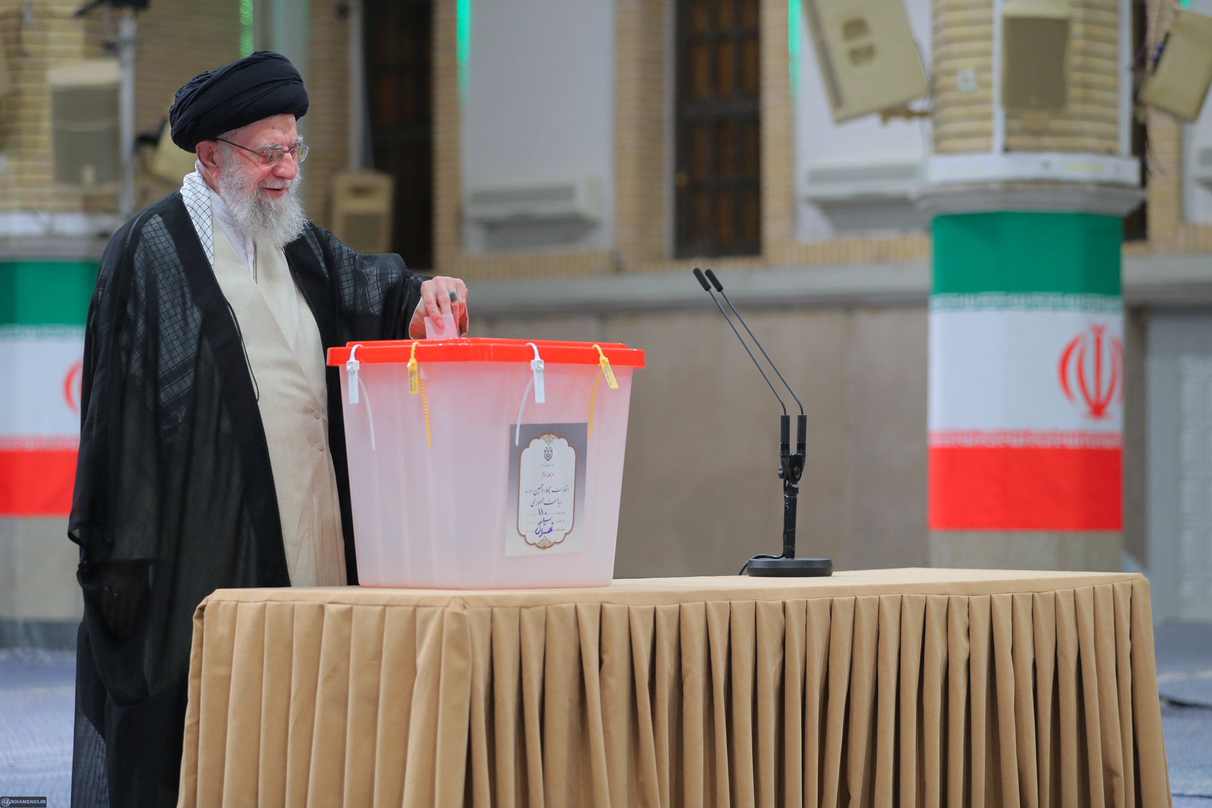 حضور رهبر انقلاب در دور دوم انتخابات ریاست جمهوری چهاردهم