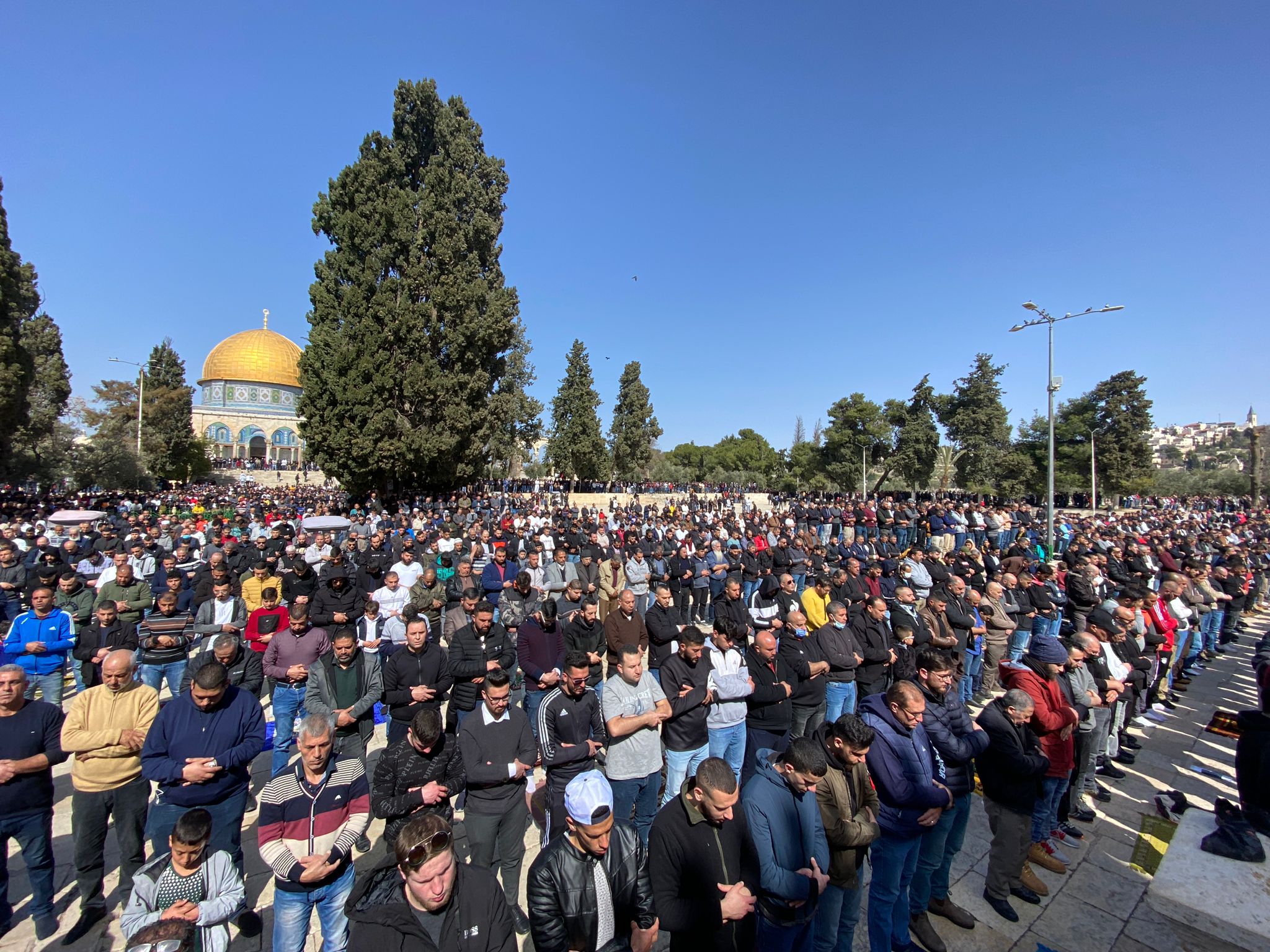 40,000 Palestinians perform Friday prayer at Aqsa Mosque