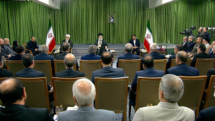 دیداری ئەندامانی کابینەی دەوڵەتی سێزدەهەم لەگەڵ ڕێبەری ئێران