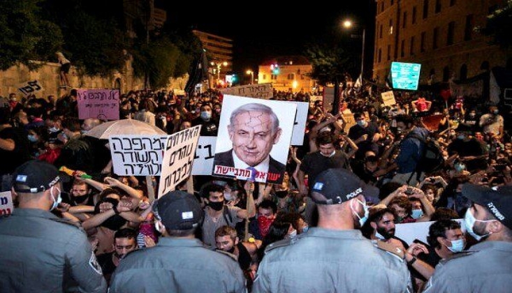 On Binlerce İsrailli Yine Sokaklarda