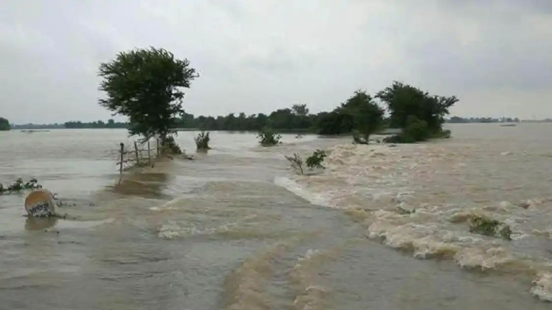 बांग्लादेश में बारिश का कहर, लाखों लोग प्रभावित 