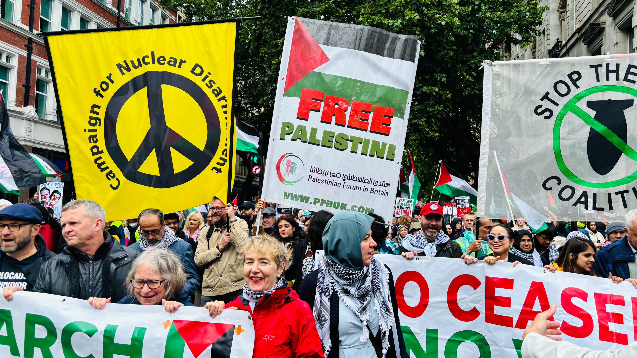 Hundreds of thousands march for Palestine in London