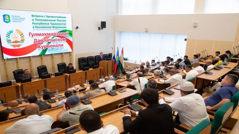 Дидори сафири Тоҷикистон дар Русия бо тоҷикони муқими минтақа