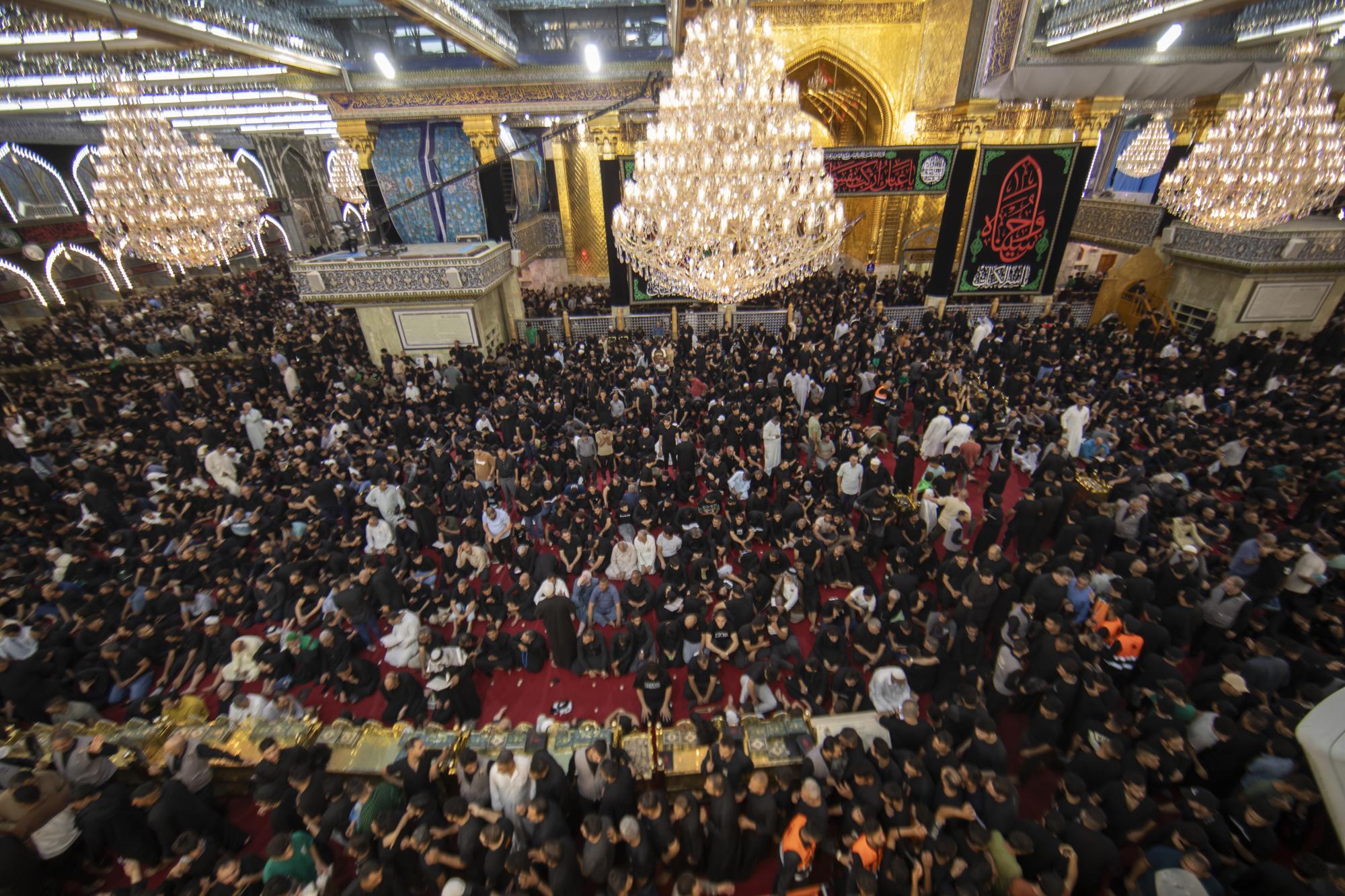 Flag replacement ceremony; Al-Abbas shrine receives thousands of visitors amid an atmosphere of sadness