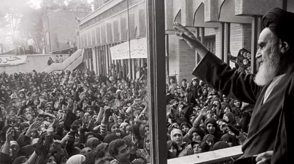 Kashmiri youth: Imam khomeini, beacon for Islamic world and Muslims