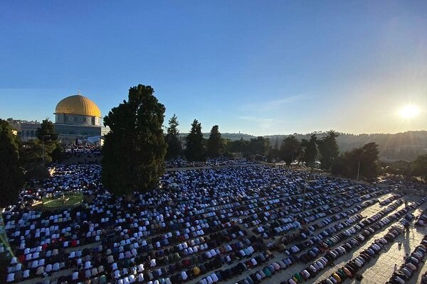 40,000 Palestinians perform Friday prayer at Aqsa Mosque