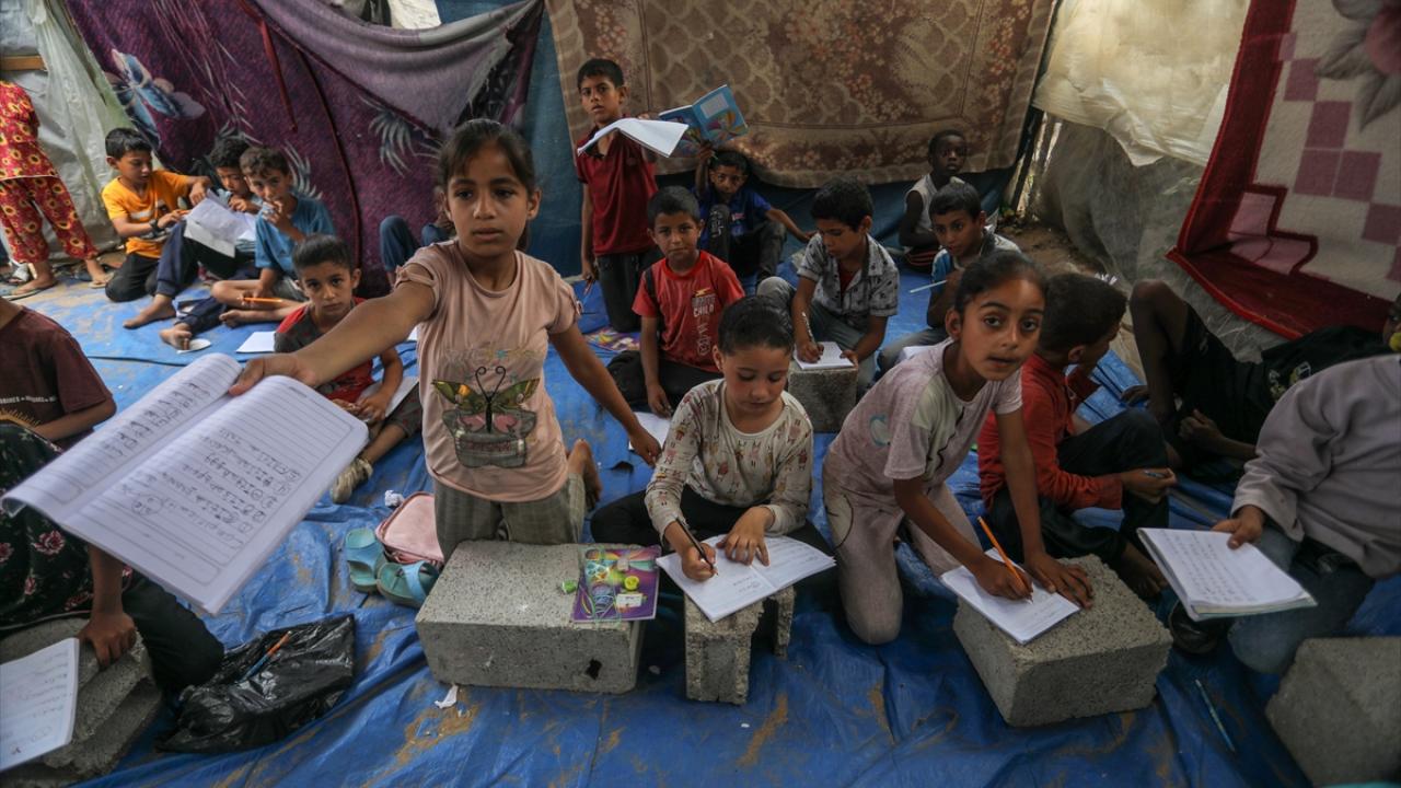 Foto: Pendidikan kanak-kanak pelarian Palestin di khemah