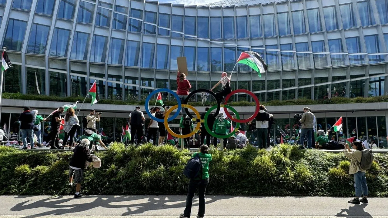 Des manifestants en Suisse exigent l'exclusion d'Israël des Jeux Olympiques