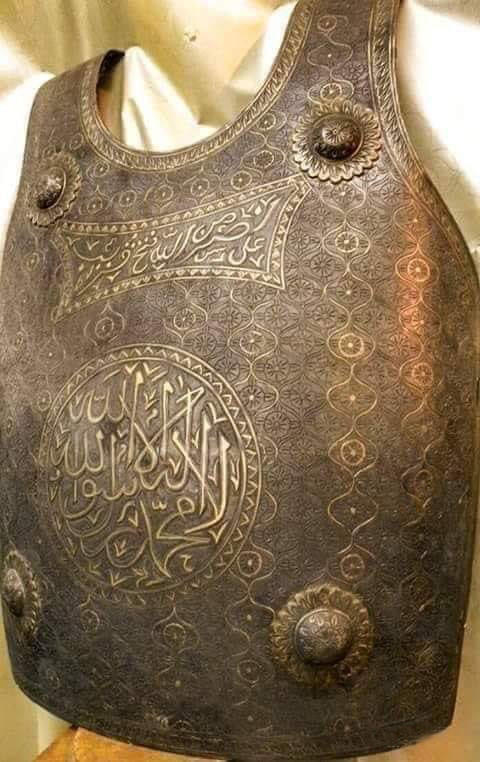 بهدف الترويج لهم..أصحاب منصات اجتماعية ينشرون صورة درع بزعم انه للنبي الأعظم(ع)+(صورة) 