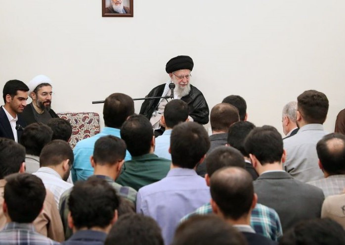 قائد الثورة الإسلامیة يحث على المشاركة الواسعة في الانتخابات
