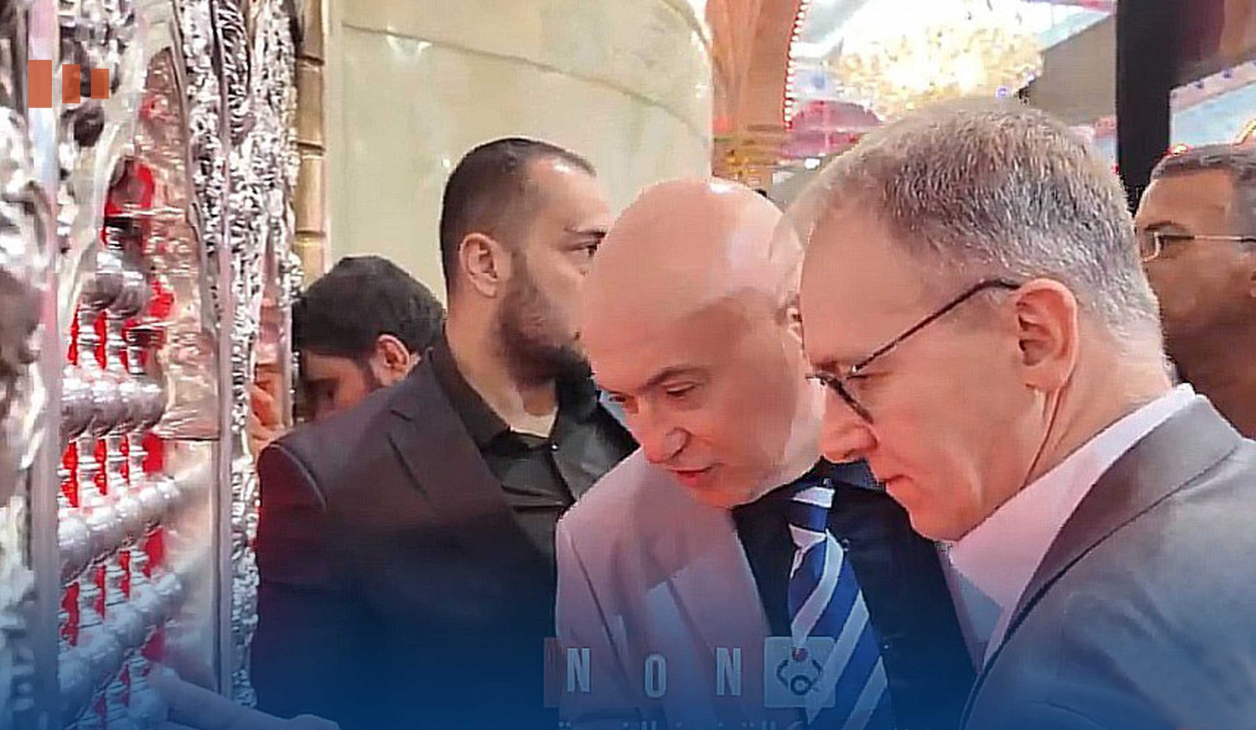 السفير الإيطالي في العراق  وعميد جامعة نابولي يزوران مرقد الإمام الحسين(ع)