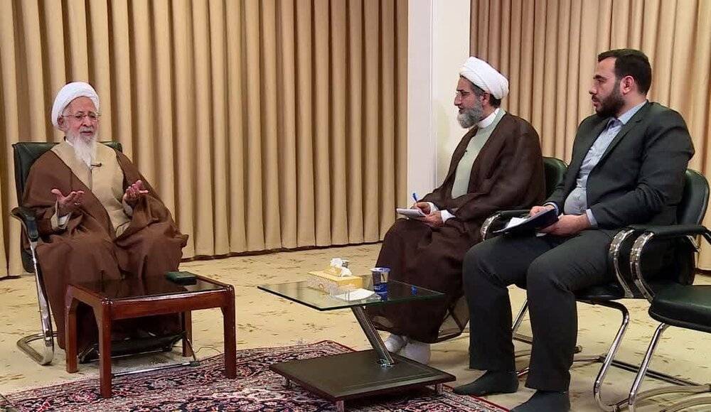 Grand Ayatollah Javadi Amoli praises intl. activities of Imam Reza shrine