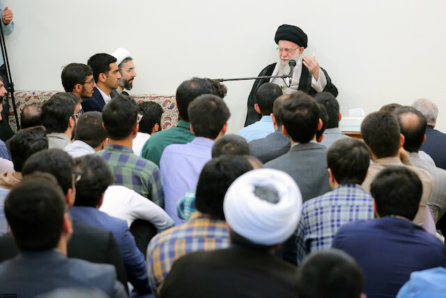 Imam Khamenei: Youth can change course of history