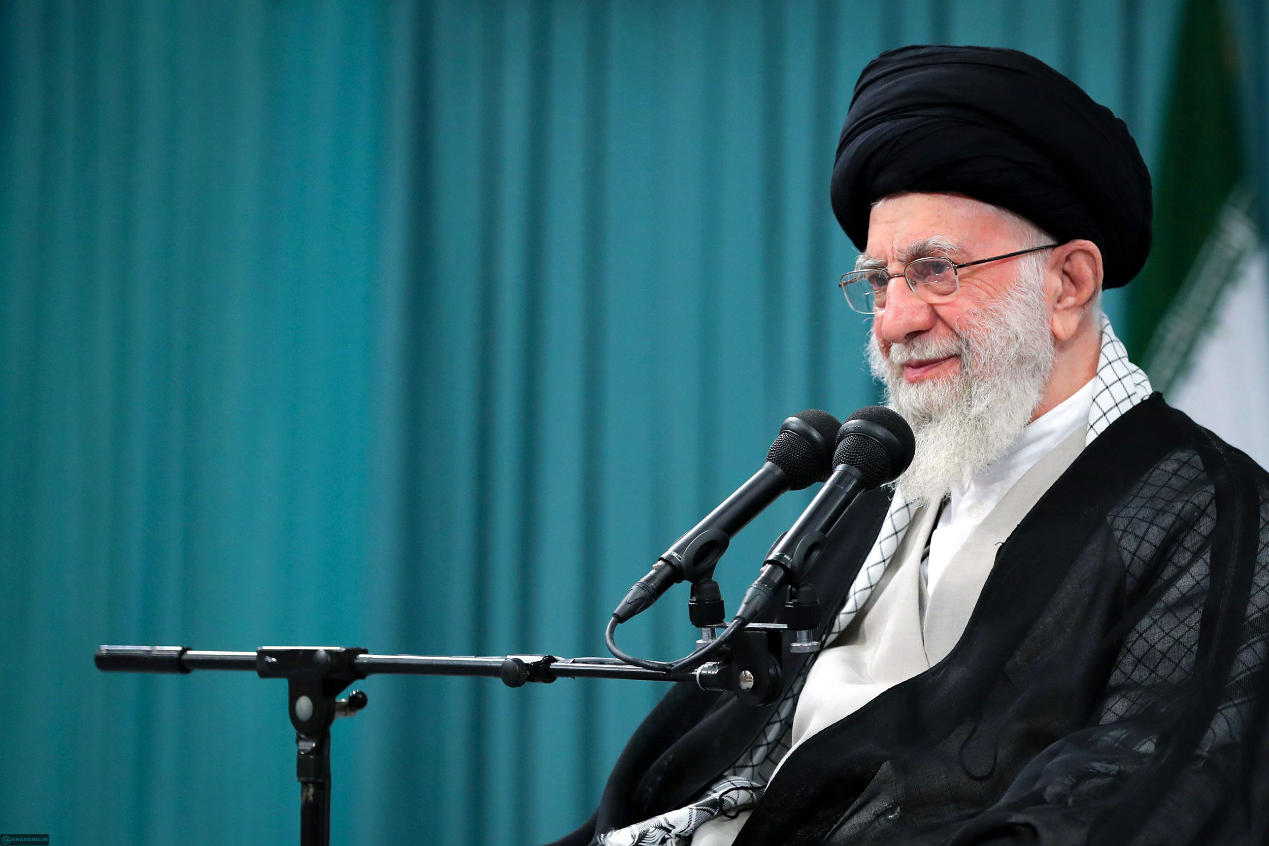  Imam Khamenei congratulates world Muslims on Eid al-Adha