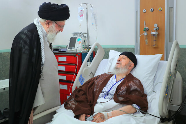 Imam Khamenei visits Ayatollah Makarem Shirazi in hospital