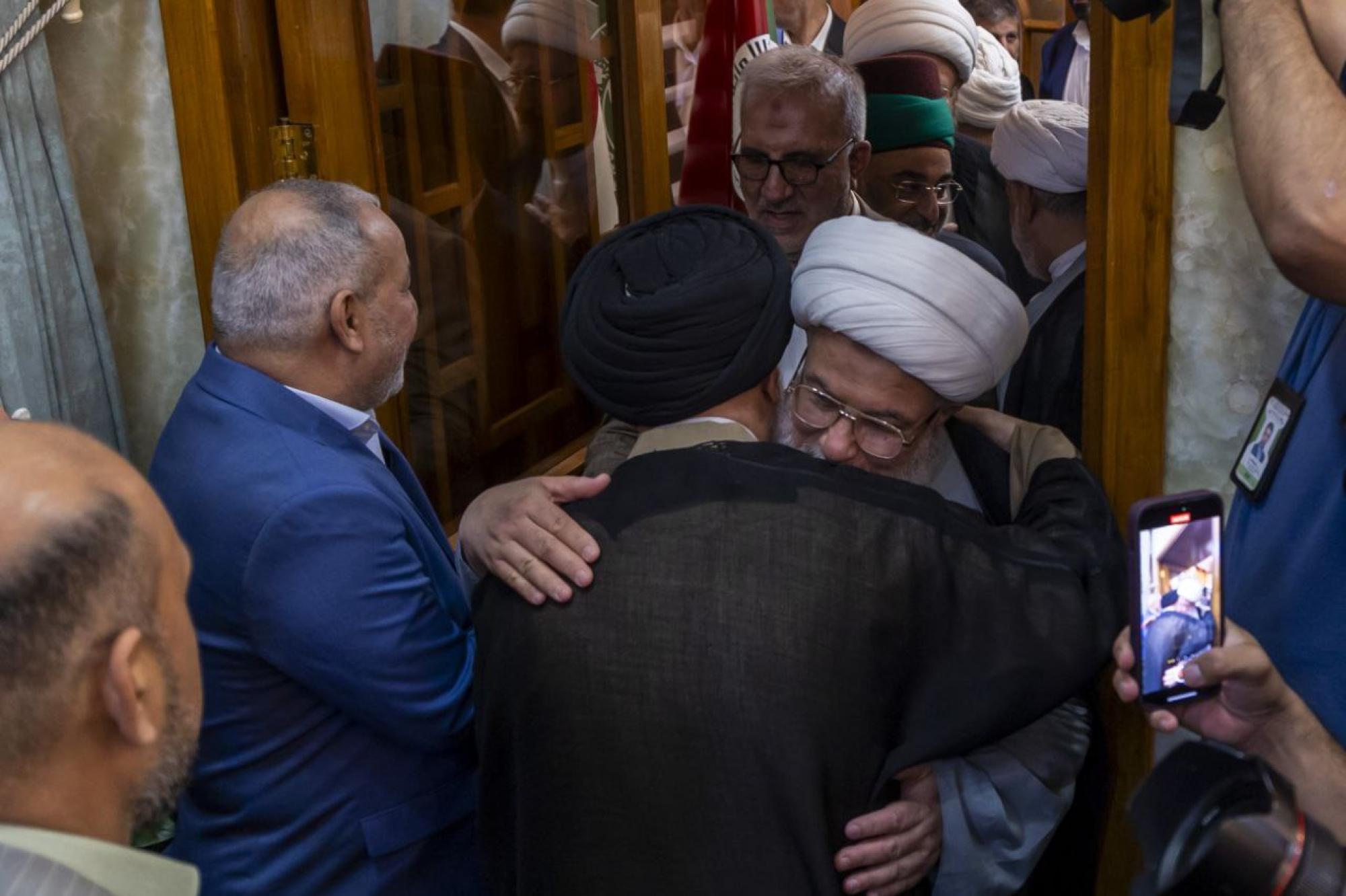Sayed al-Safi and Sheikh Karbalai exchange congratulations on occasion of Eid al-Adha