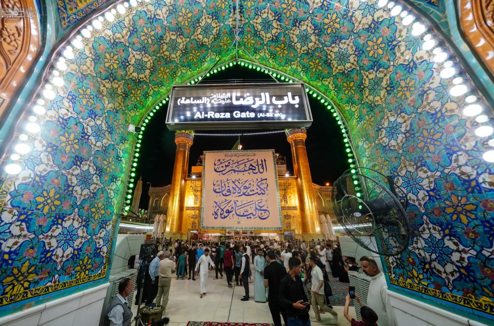  إحياءً لذكرى عيد الغدير الأغر .. نشر مظاهر الزينة في الصحن الحيدري الشريف 