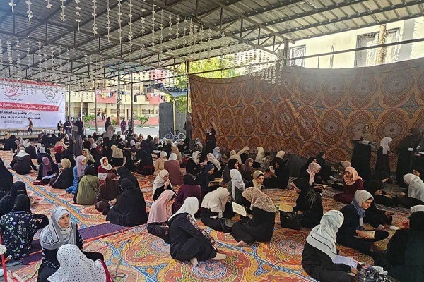 رغم القصف اليومي..أهالي غزة يقيمون مجالس القرآن الكريم وسط الدمار والحرب