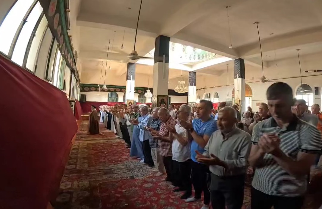 عکس خبری | اقامه نماز عید سعید قربان در مساجد شهر شیعه نشین «نبل» سوریه 