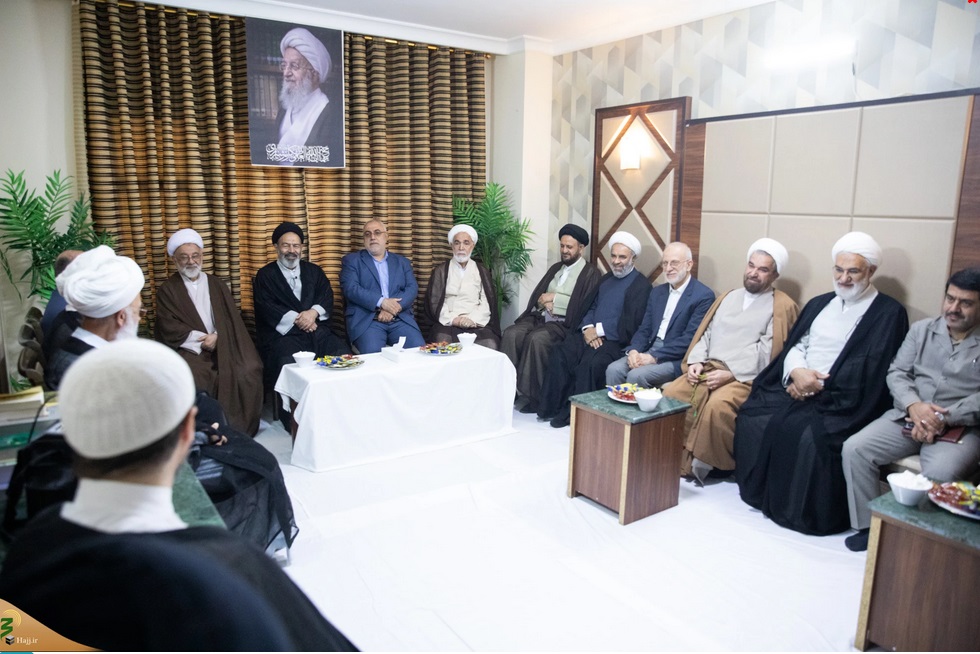 دیدار مسئولان حج و زیارت با نمایندگان دفاتر مراجع عظام تقلید در مدینه 