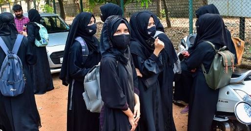 ताजिकस्तान ने हिजाब पर लगाया बैन विरोध पर लगेगा भारी जुर्माना