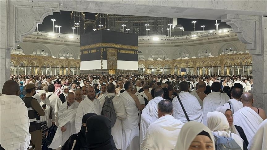  مصر.. سحب تراخيص 16 شركة سياحية بتهمة "التحايل" لتسفير حجاج