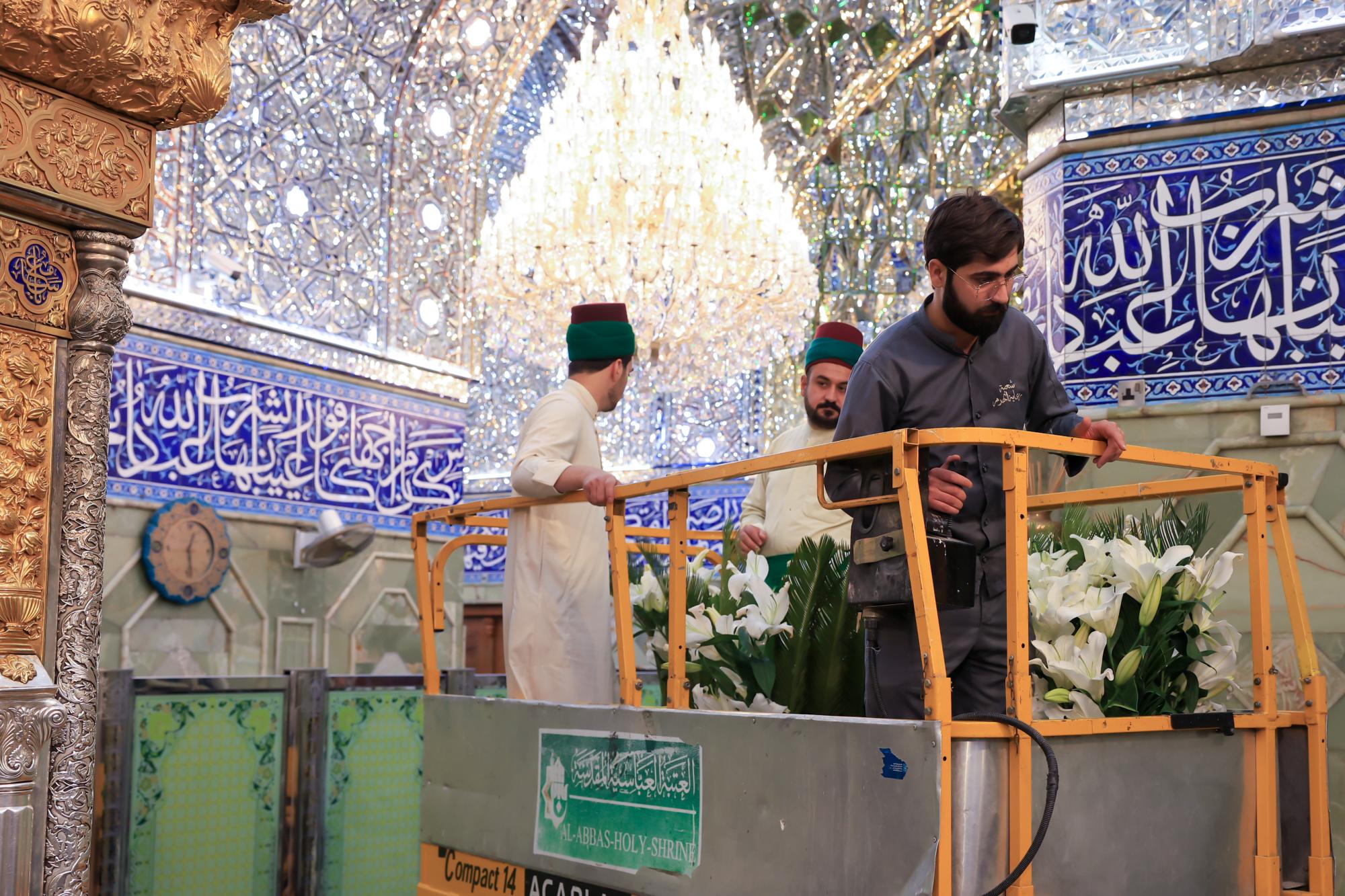 Al-Abbas holy shrine decorated with flowers on occasion of Eid al-Ghadir (+Photos)