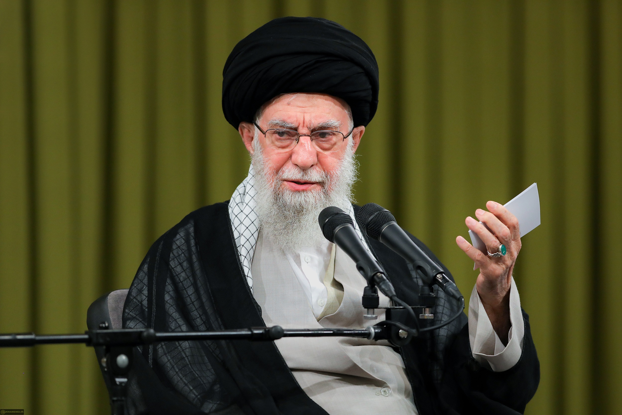 Imam Khamenei: Iranian nation will not permit others to determine their fate