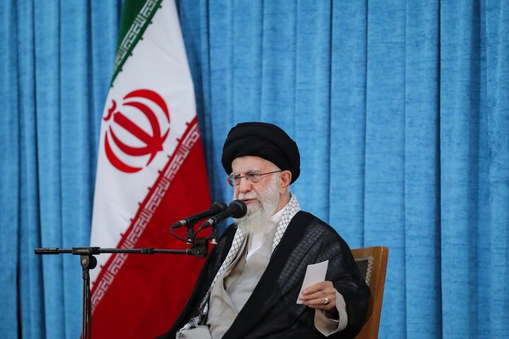 Imam Khamenei: Israeli regime gradually melting down before eyes of world