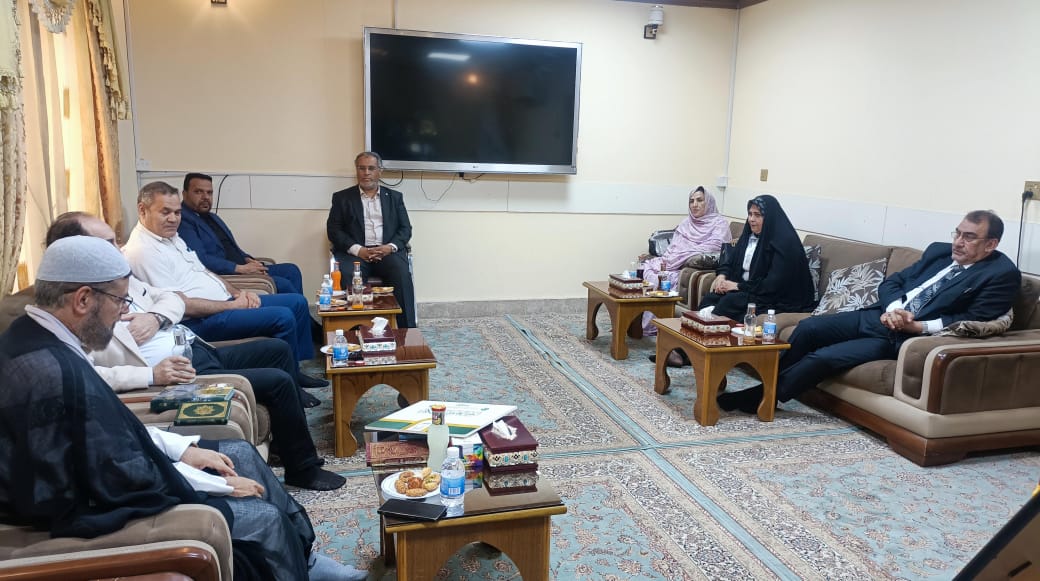 وفود من دول عربية تزور العتبة الحسينية وتثمن نشاطاتها القرآنية+(صور)