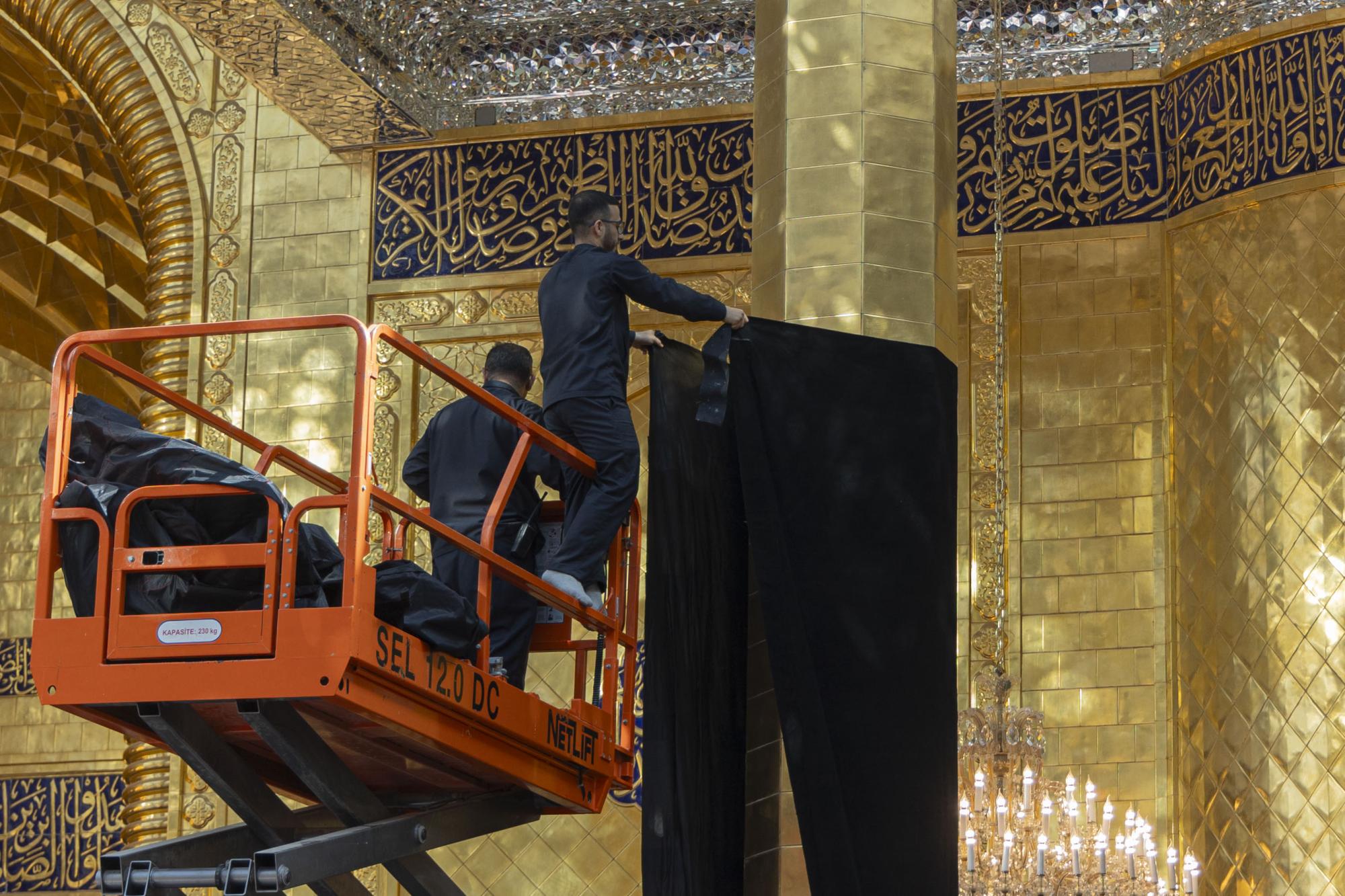 Al-Abbas shrine publishes signs of grief commemorating martyrdom of Imam al-Jawad (+Photos)