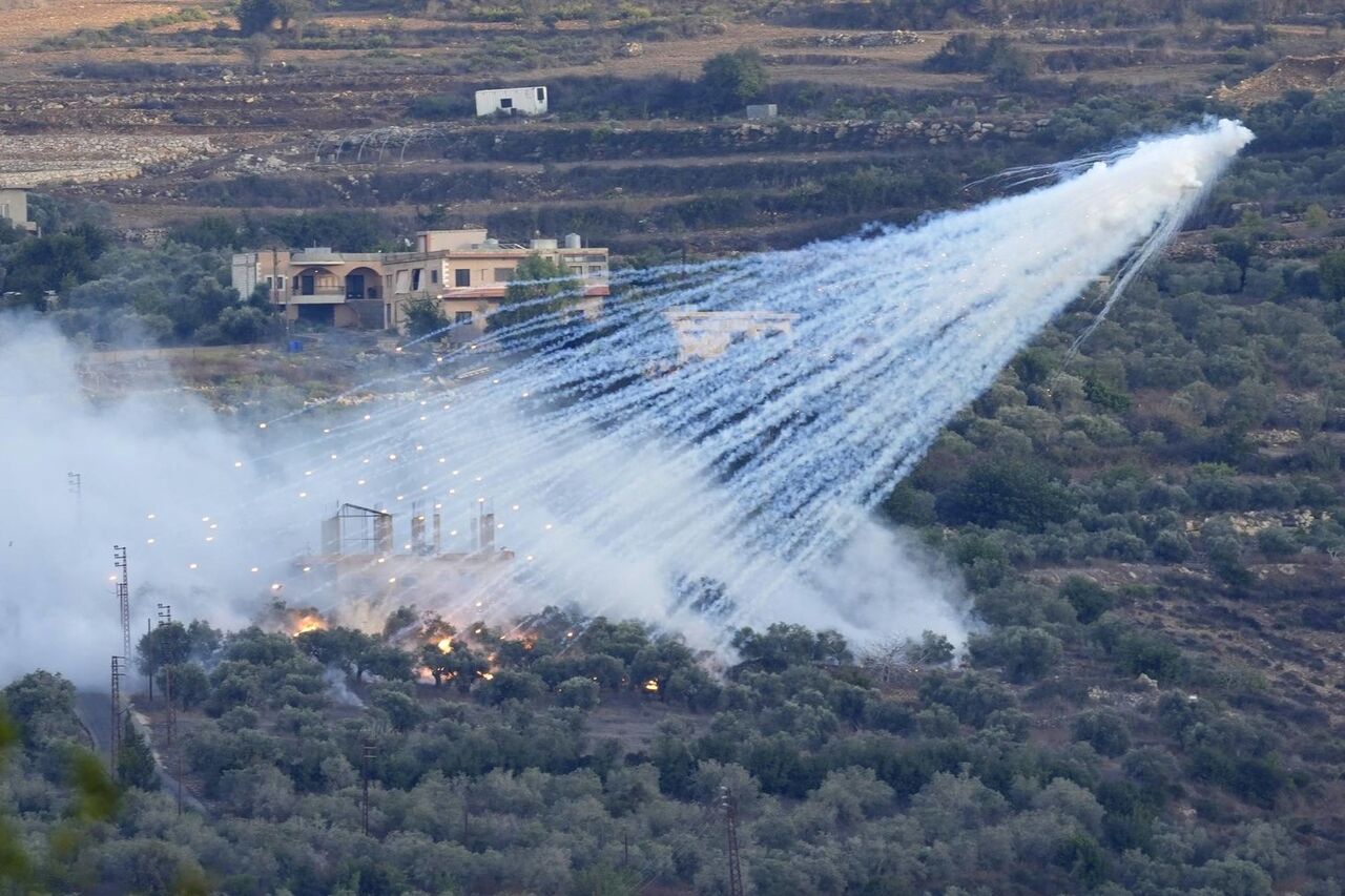 Zionist regime hits residential buildings with white phosphorous in Lebanon