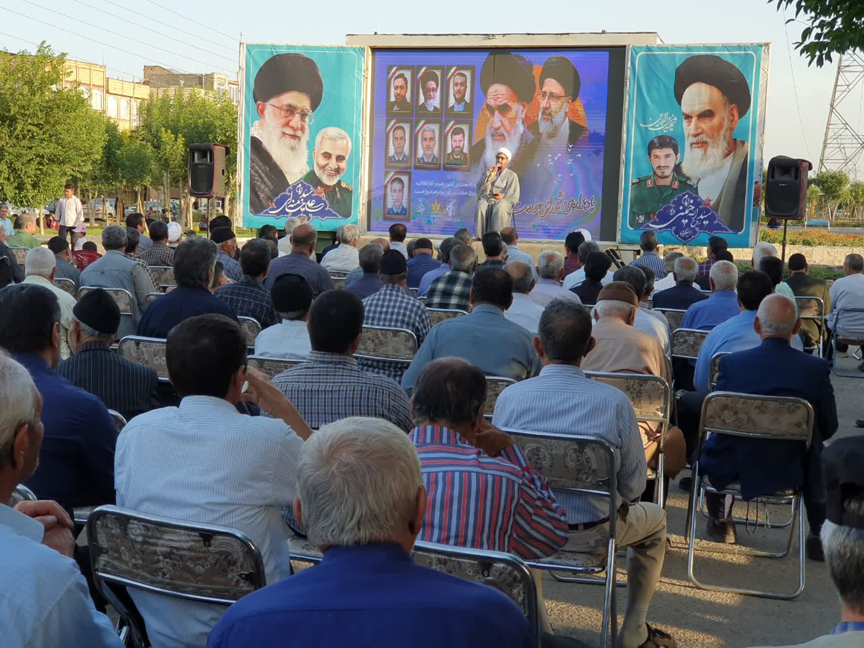 برپایی مراسم بزرگداشت شهدای خدمت در بوستان نبوت شهر قم + تصاویر 