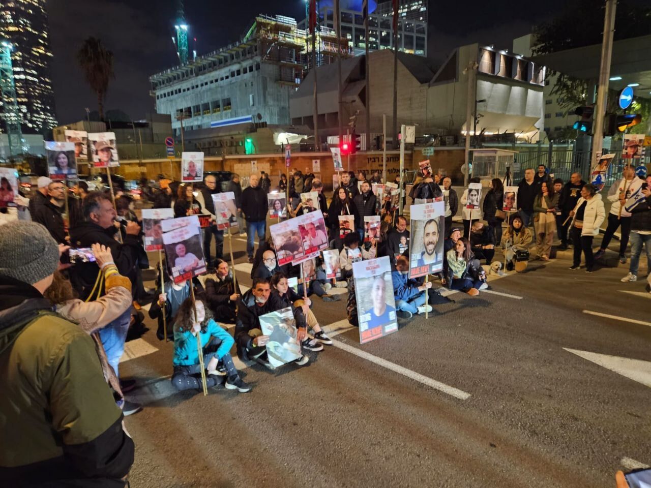 Zionist police crack down on anti-Netanyahu protesters