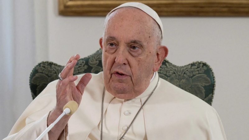ローマ教皇、「ウクライナは白旗を掲げる勇気を持つべき」