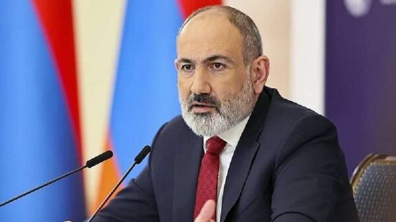 Paşinyan, Ermenistan'ın KGAÖ'den çekilme uyarısı