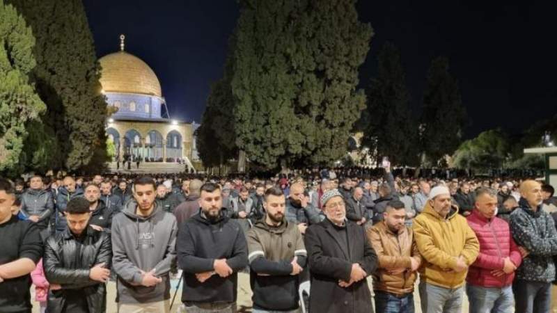  45 ألف فلسطيني يؤدون صلاة العشاء والتراويح في المسجد الأقصى