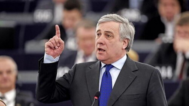 Tajani risponde a Macron: "Truppe in Ucraina? Rischio Terza guerra mondiale"