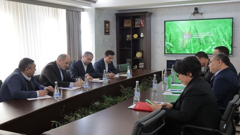 Ройзании Эрону Узбекистон барои тақвияти ҳамкориҳои ҳавзаи кишоварзӣ