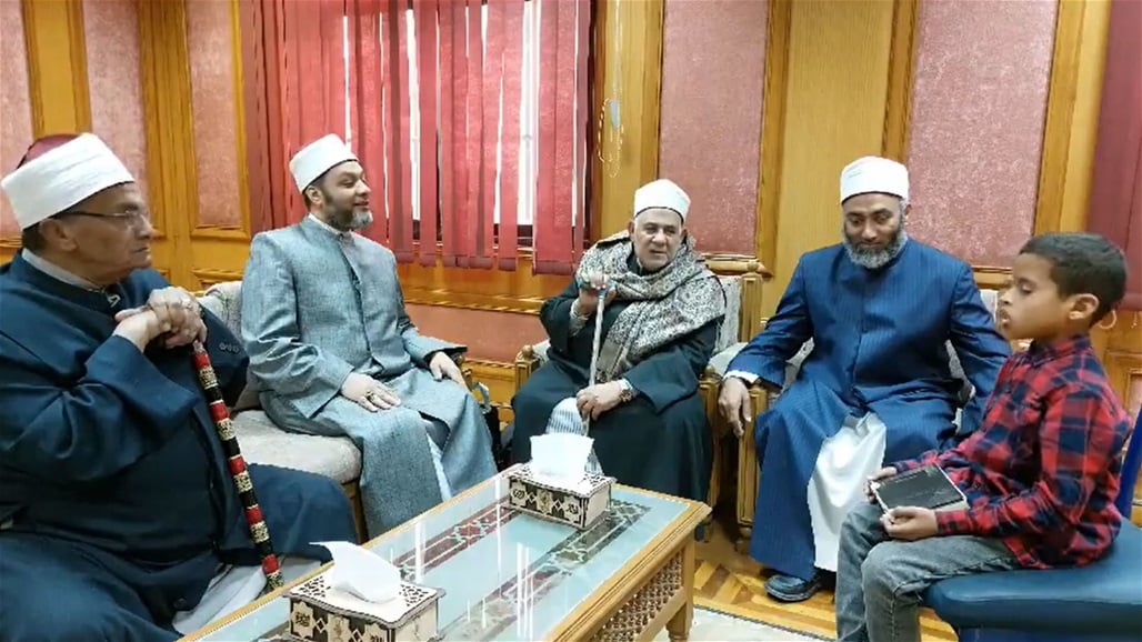 طفل موهوب يثير دهشة علماء الازهر بطريقة حفظه للقرآن الكريم