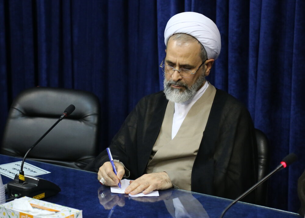 آیت‌الله اعرافی: حوزه‌های علمیه از ظرفیت سازمان جوانان حقوق بشر استفاده کند 