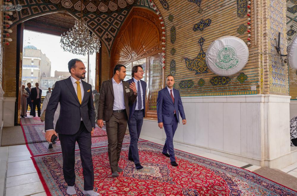 رئيس بعثة اليونسكو في العراق يزور النجف ويطلع على المعالم الأثرية في أروقة الحرم العلوي الطاهر