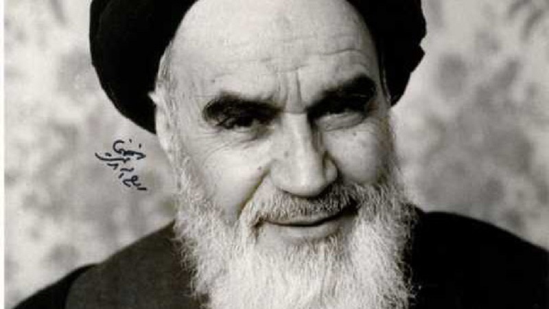 Imam Khomeini, dan Bait-Bait Syair Irfani serta Cinta