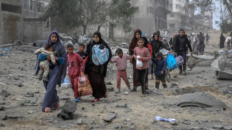 Israelische Streitkräfte greifen Zivilisten in Gaza-Stadt brutal an und brennen Häuser nieder
