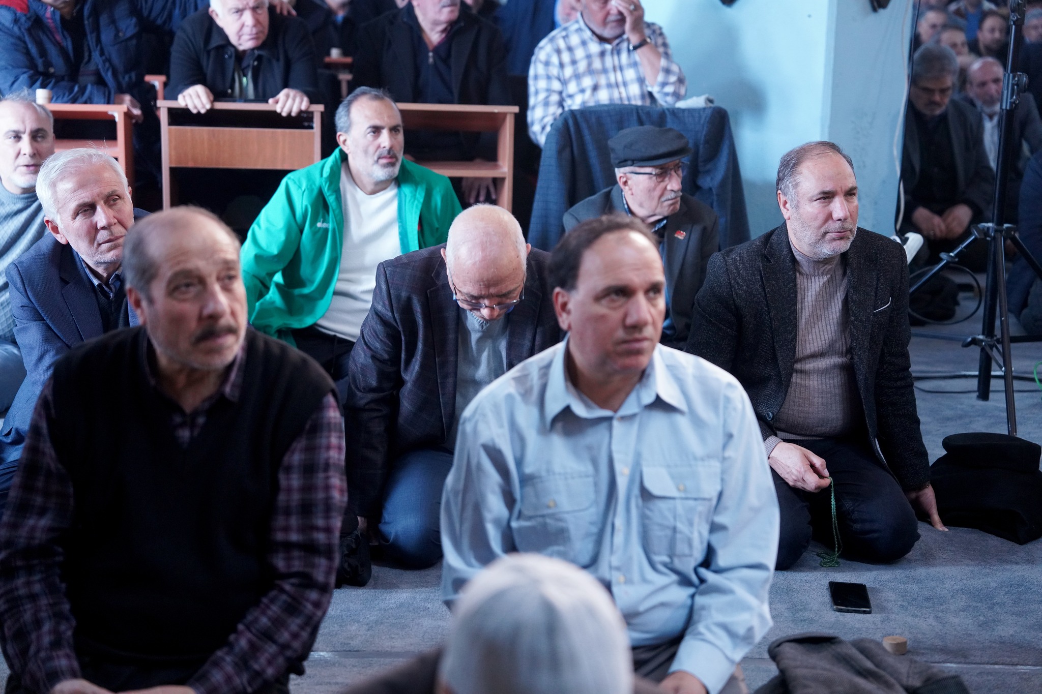 Photos: Friday prayer of Turkish Shiites in Zainabiye Mosque, Istanbul