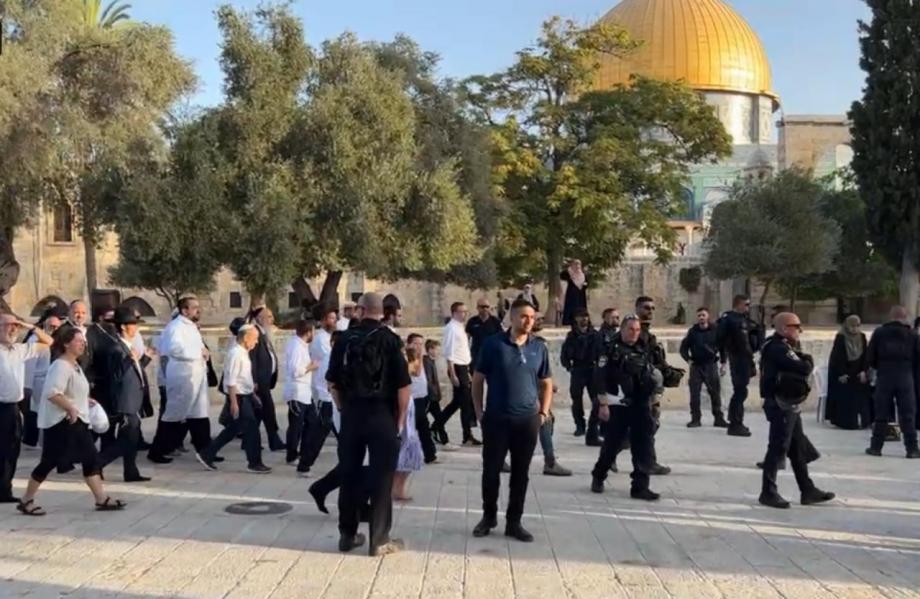 Extremist Jewish settlers storm Al-Aqsa Mosque as Israeli police tighten measures on occasion of Purim