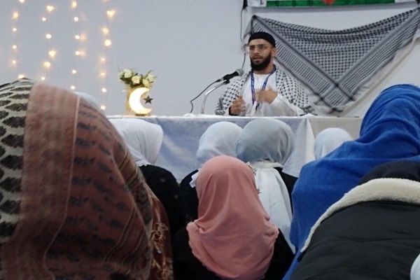 Non-Muslims attend ‘unity Iftar’ event at York Mosque in England 