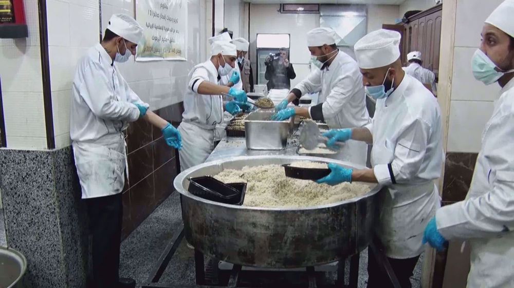 Video: Yarmouk Charitable Kitchen provides Iftar meals to fasting Palestinans