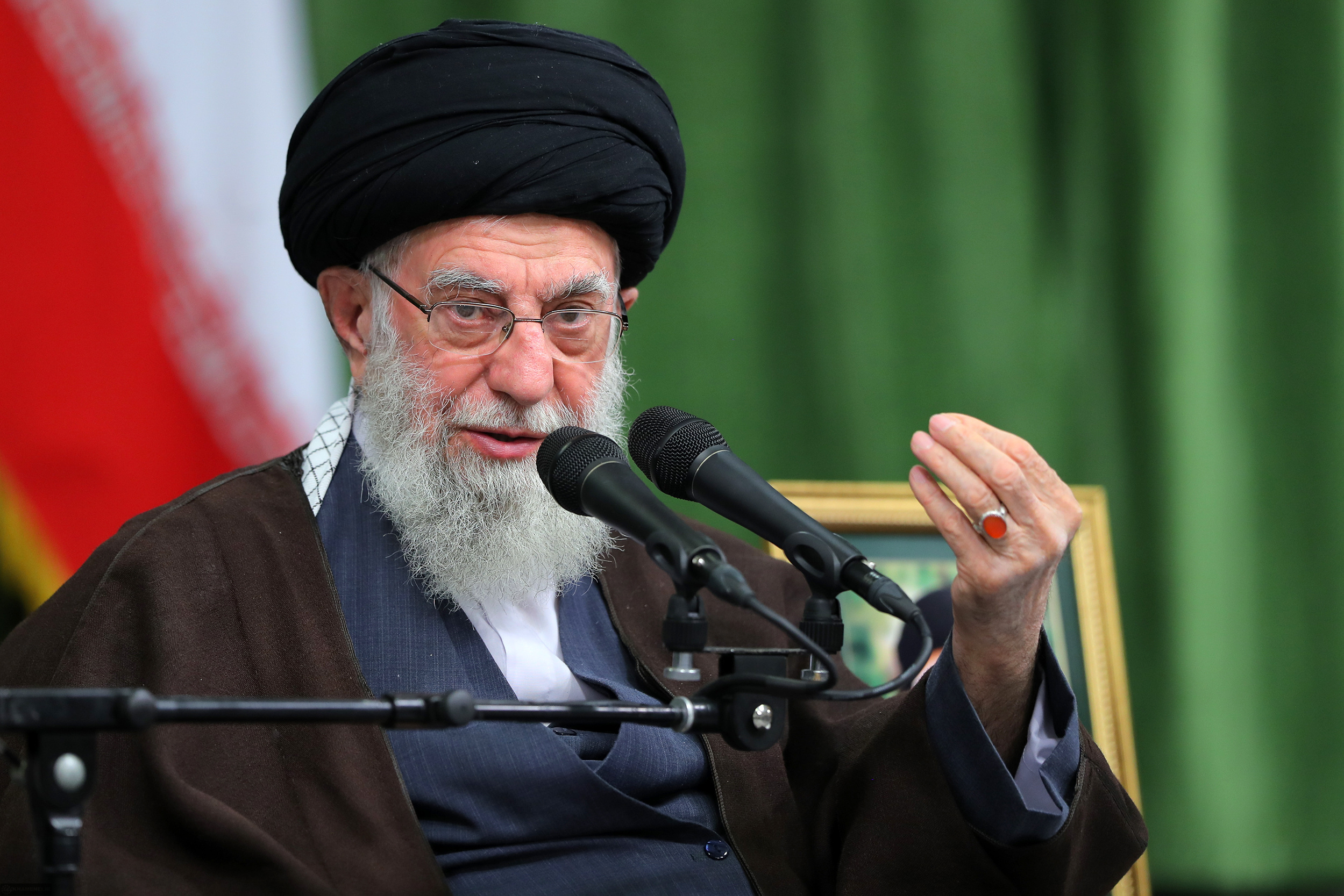 Imam Khamenei: Message of Iranian nation is to stand against oppression, presently manifested in US, Zionists